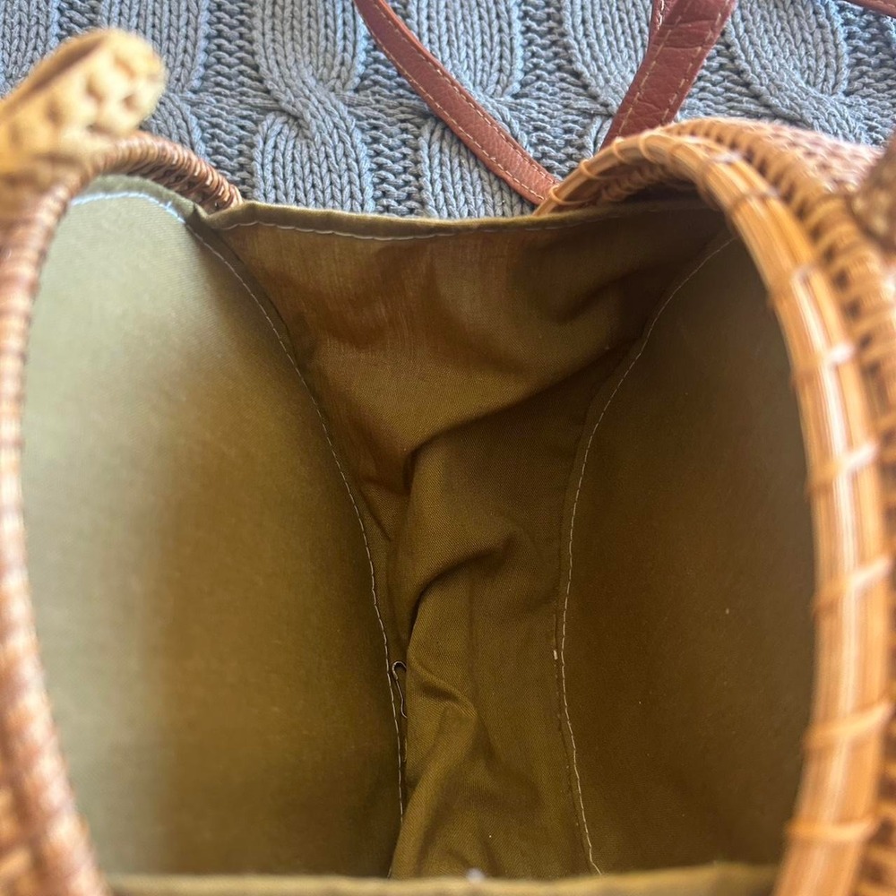 Vintage round rattan crossbody bag 🌞🧺 - Picture 3 of 5